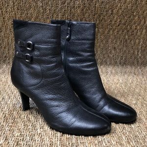 Cole Haan ankle boot, zip closure, black, size 8 1/2